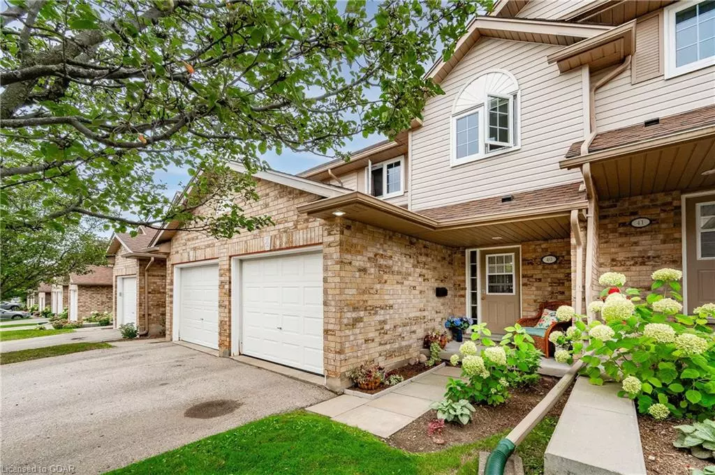 Guelph, ON N1E 7M6,31 Schroder Crescent #40