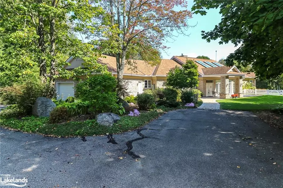 326 Blueberry Marsh Road, Oro-medonte, ON L4R 4K3