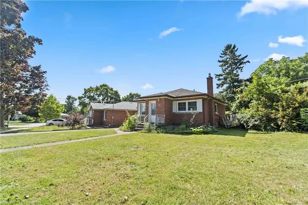 Kitchener, ON N2M 3N7,15 Kelvin Avenue