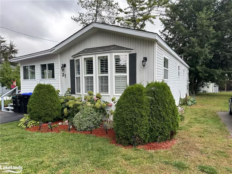 27 Shaw Street, Wasaga Beach, ON L9Z 1K3