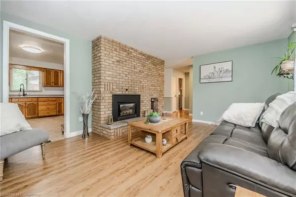 Cambridge, ON N1S 4K1,27 Applewood Crescent