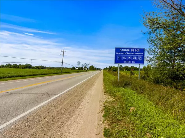 Sauble Beach, ON N0H 2G0,9 Campbell Crescent