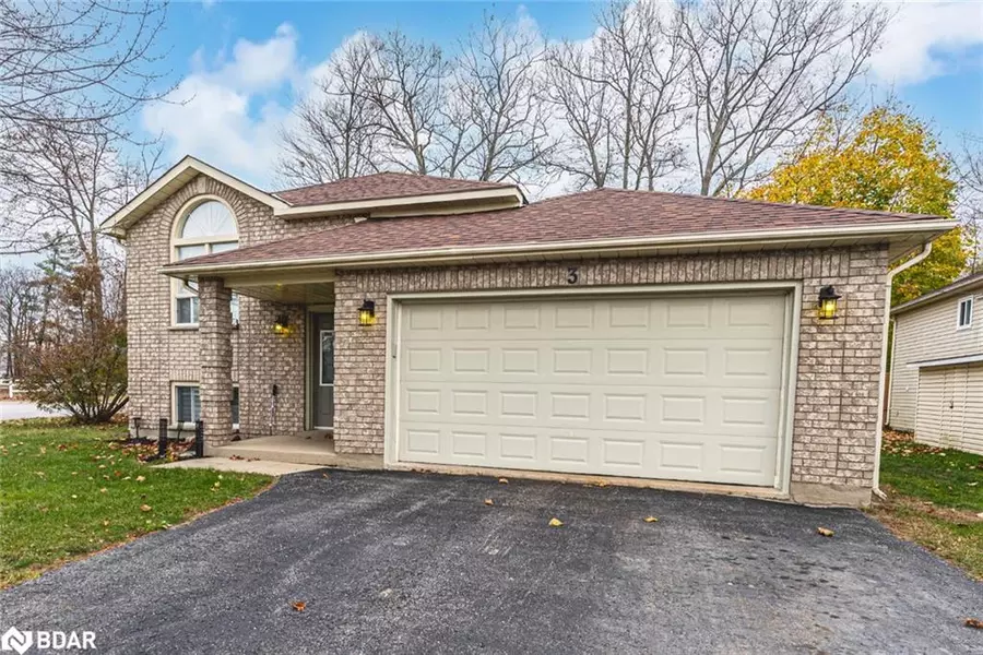 3 Donald Crescent, Wasaga Beach, ON L9Z 1E1