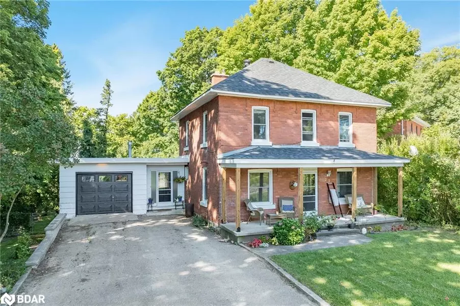 21 Robert Street E, Penetanguishene, ON L9M 1A9