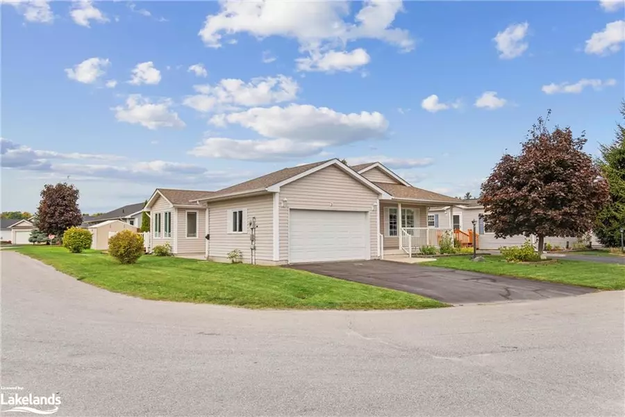 1 Illinois Crescent, Wasaga Beach, ON L9Z 3A8