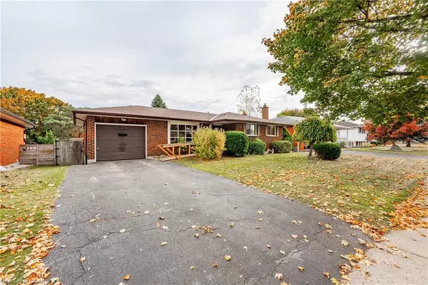 Guelph, ON N1H 6B6,118 Applewood Crescent