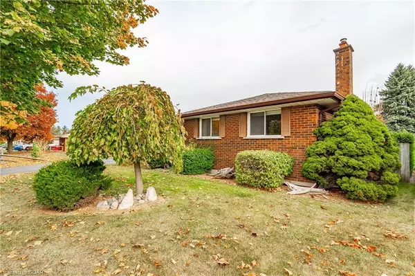 Guelph, ON N1H 6B6,118 Applewood Crescent