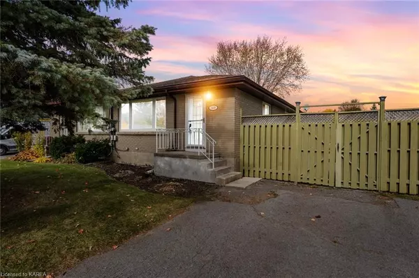 Kingston, ON K7P 2V6,1408 Woodfield Crescent