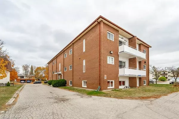 Guelph, ON N1G 2V5,57 Conroy Crescent #302