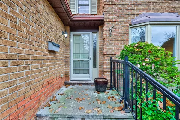 Oakville, ON L6L 5S4,158 Riverview Street