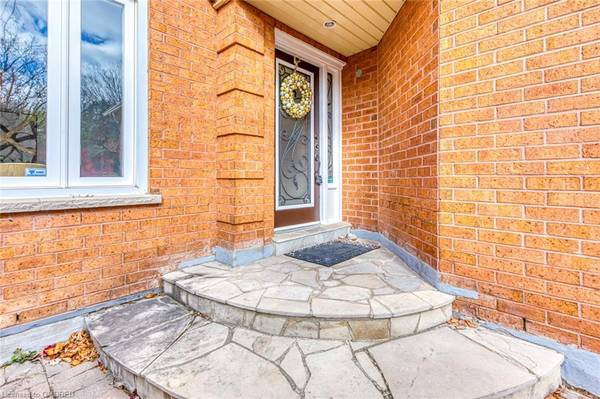 Mississauga, ON L5N 6B5,3401 Water Lily Court