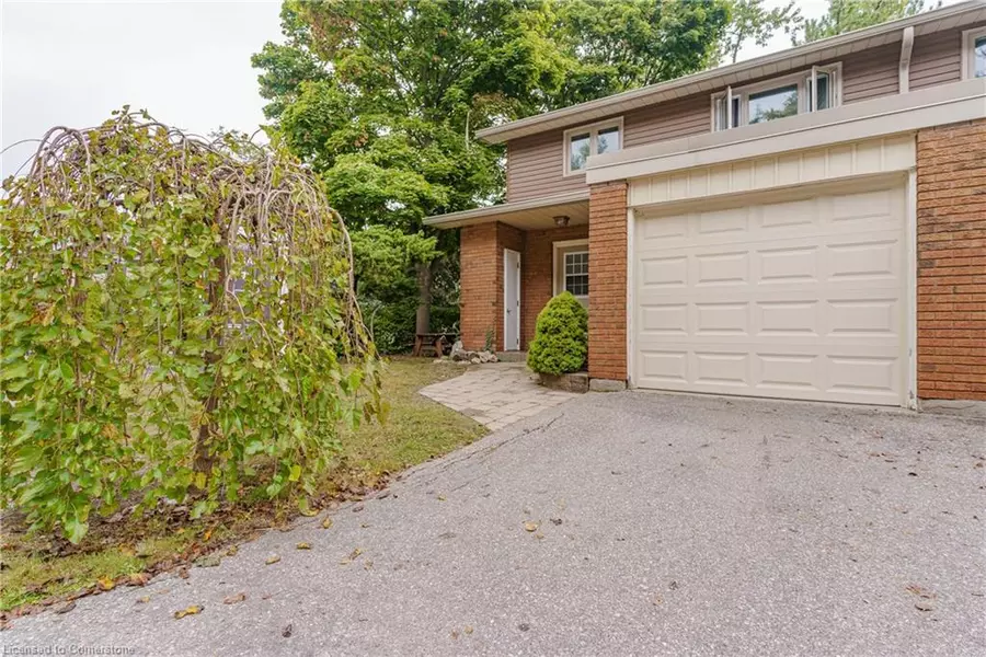 1270 Gainsborough Drive #11, Oakville, ON L6H 2L2