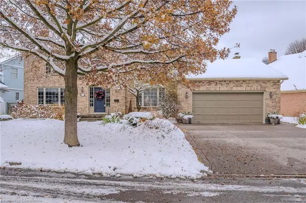 586 Guildwood Place, Waterloo, ON N2K 3M4