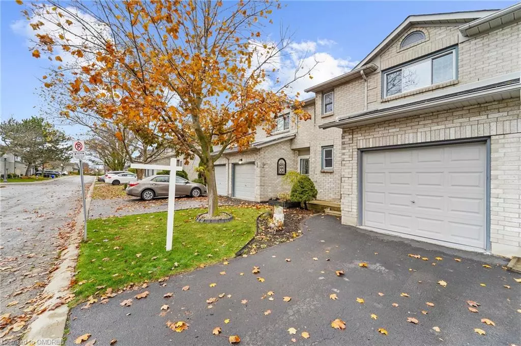 Stoney Creek, ON L8E 4Z1,2 Royalwood Court