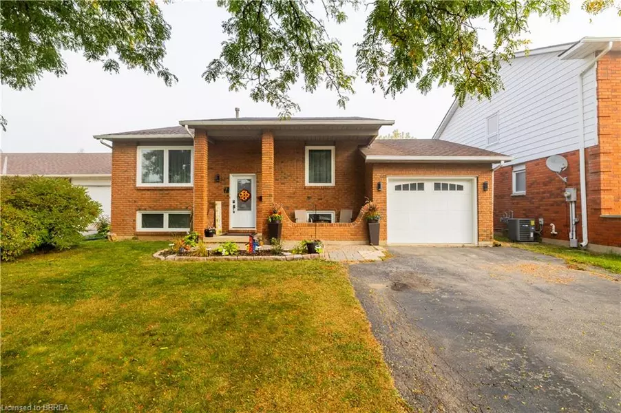 7 Fieldgate Drive, Brantford, ON N3P 1L3