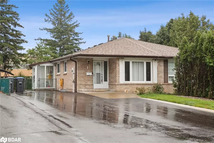 11 Juniper Crescent #Upper, Brampton, ON L6S 1J9