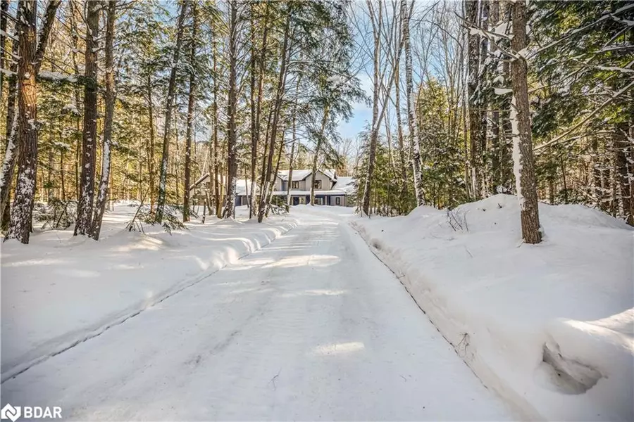 1025 Davis Drive, Gravenhurst, ON P0E 1N0