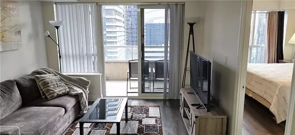 Toronto, ON M5V 3P6,250 Wellington Street W #1435