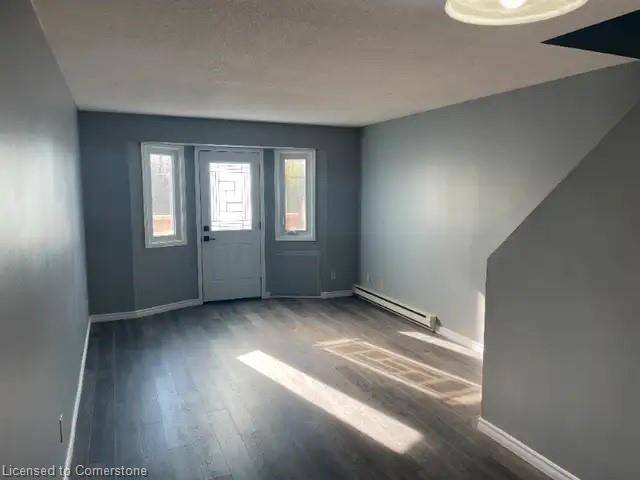 288 Grays Road #203, Stoney Creek, ON L8E 1V5