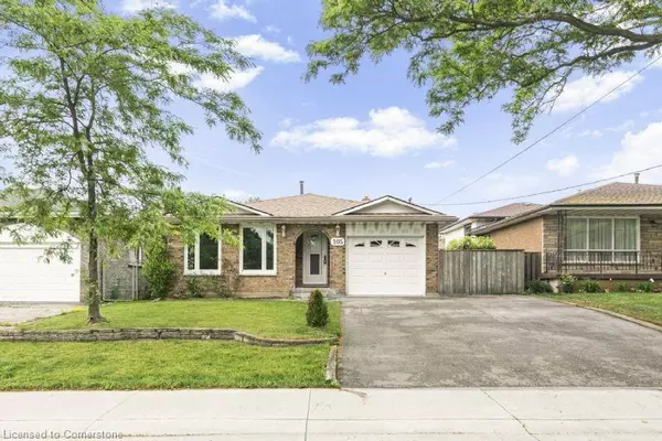 105 Lavina Crescent, Hamilton, ON L9C 5S8