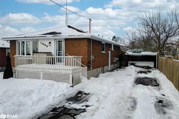 Oshawa, ON L1H 1S7,1000 Applegrove Avenue