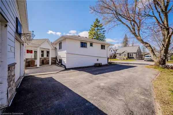 New Hamburg, ON N3A 1W5,23 George Street