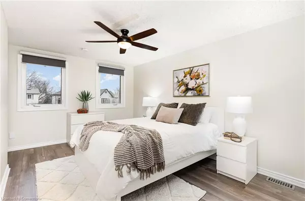 542 Drummerhill Crescent Waterloo, ON N2T 1G4