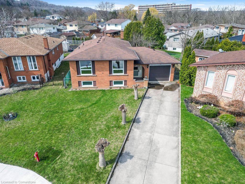 40 Tara Court, Hamilton, ON L8K 6E6