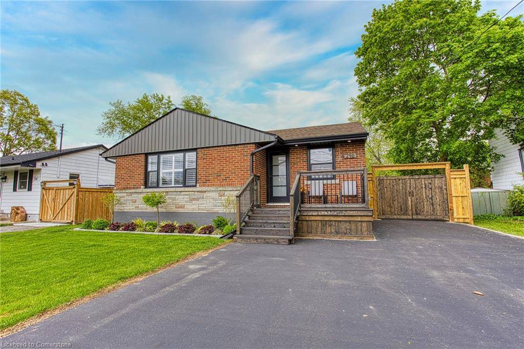 296 Winona Road, Stoney Creek, ON L8E 5L3
