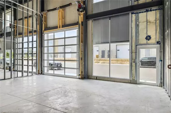 Hamilton, ON L8W 0A9,24 Ditton Drive #3