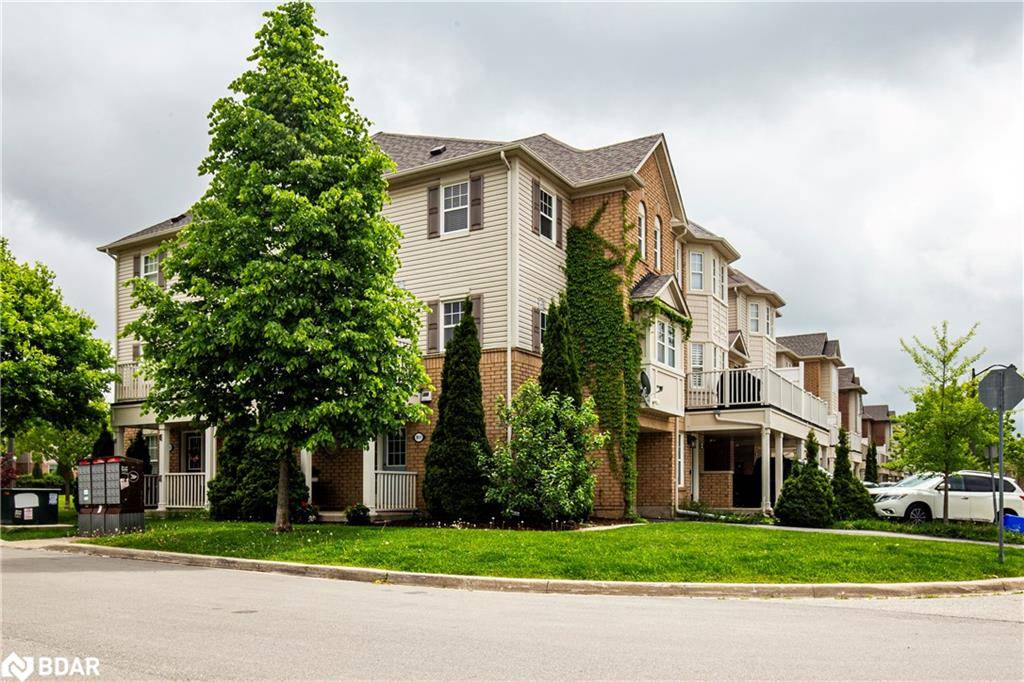 Milton, ON L9T 0M2,911 Deverell Place