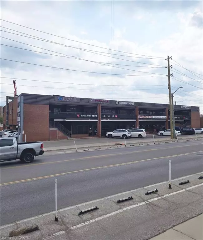 Waterloo, ON N2J 2Y9,258 King Street N #8