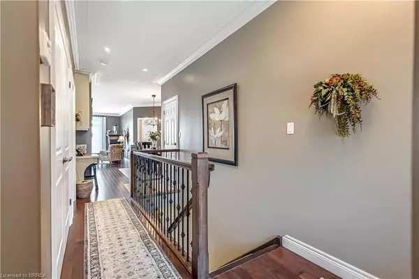 Paris, ON N3L 0B4,244 Dundas Street W #13
