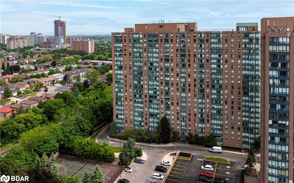 135 Hillcrest Avenue #2211, Mississauga, ON L5B 4B1