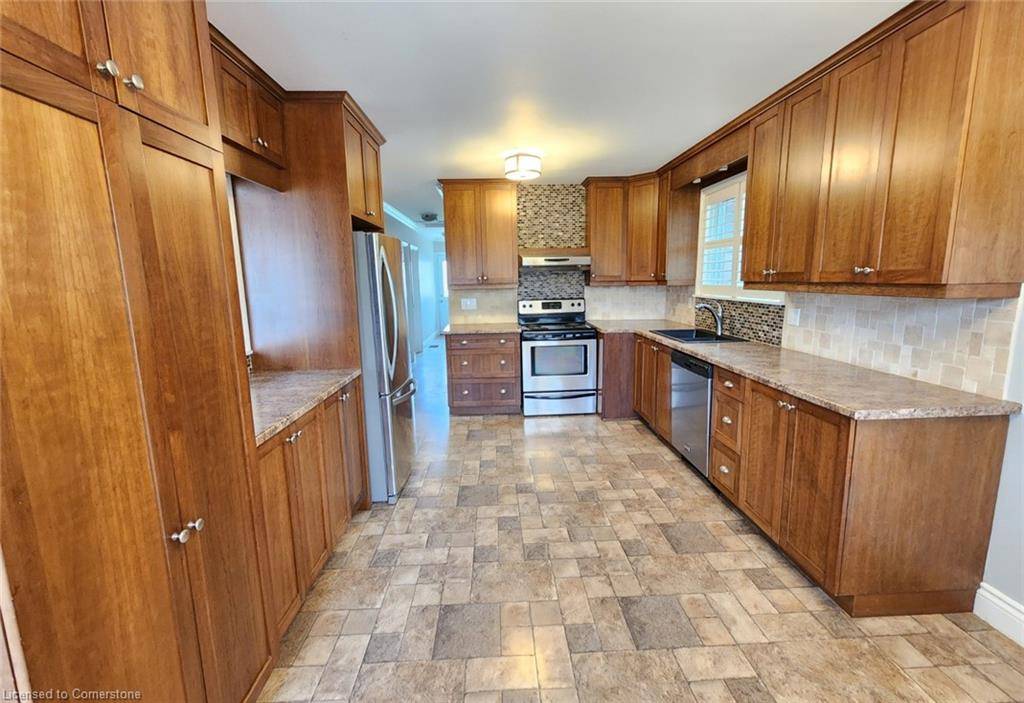 Oshawa, ON L1H 1W3,945 Willowdale Avenue #1
