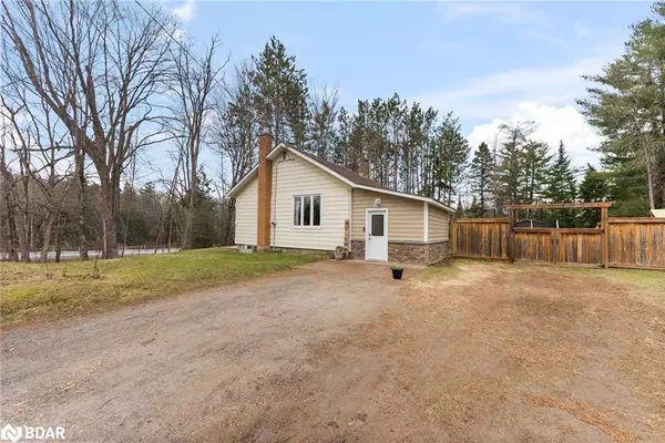 Apsley, ON K0L 1A0,58 River Street