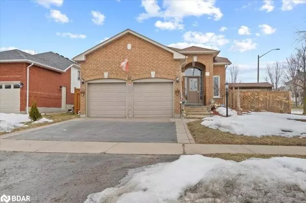16 Goodwin Avenue, Bowmanville, ON L1C 4Z4