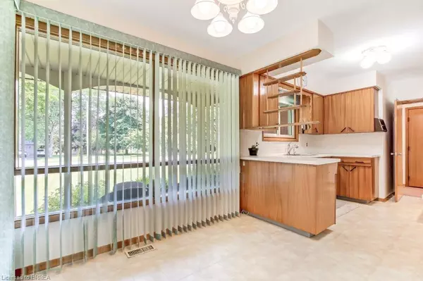 Paris, ON N3L 3J7,74 Curtis Avenue S