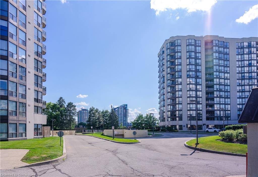 1155 Bough Beeches Boulevard, Mississauga, ON L4W 4N2