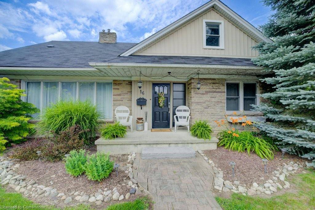 16 First Street W, Elmira, ON N3B 1G2