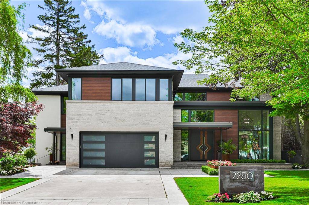 2250 Chancery Lane W, Oakville, ON L6J 6A3