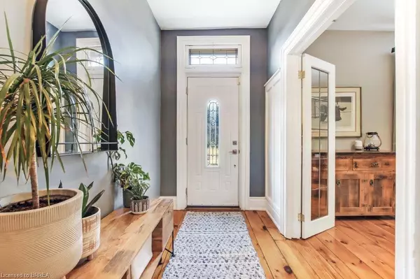 Paris, ON N3L 1E8,26 Dundas Street W