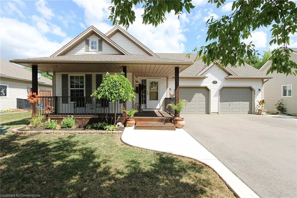 Smithville, ON L0R 2A0,17 Maple Avenue