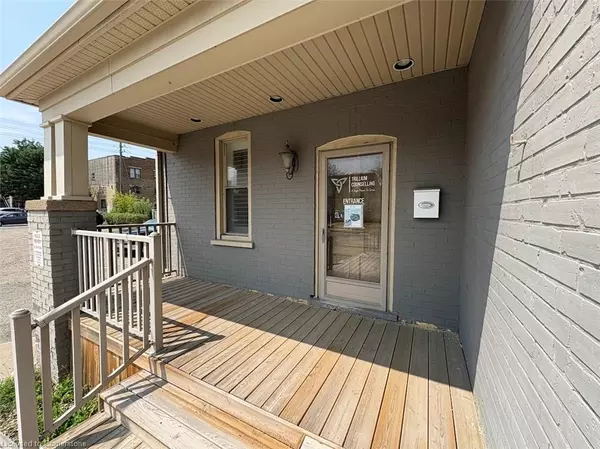 Waterloo, ON N2J 1L6,28 Erb Street E