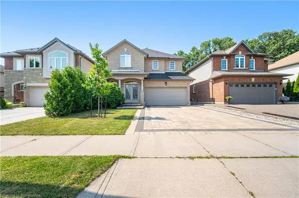 35 Pantano Drive, Hamilton, ON L9B 2Y4