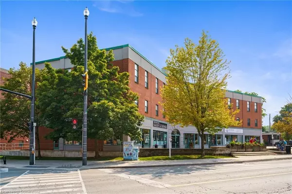 2 King Street W #208, Dundas, ON L9H 6Z1