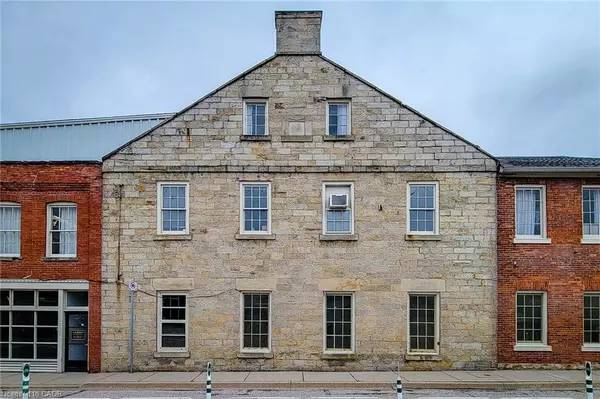 Dundas, ON L9H 7T6,64 Hatt Street #101