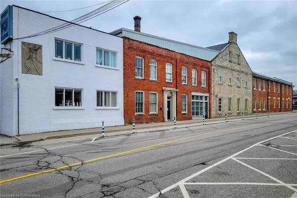 Dundas, ON L9H 7T6,64 Hatt Street #104