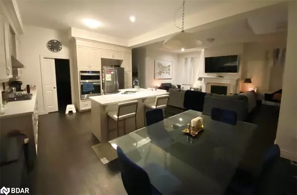 106 Greenwich Avenue, Stoney Creek, ON L8J 0L6