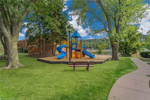 Grimsby, ON L3M 4S5,125 Livingston Avenue #35